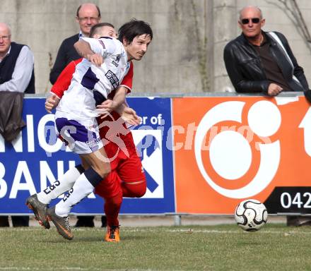 Fussball Regionalliga. SAK gegen Leoben. Thomas Riedl, (SAK), Marcel Derndorfer   (Leoben). Klagenfurt, 24.3.2012.
Foto: Kuess
---
pressefotos, pressefotografie, kuess, qs, qspictures, sport, bild, bilder, bilddatenbank