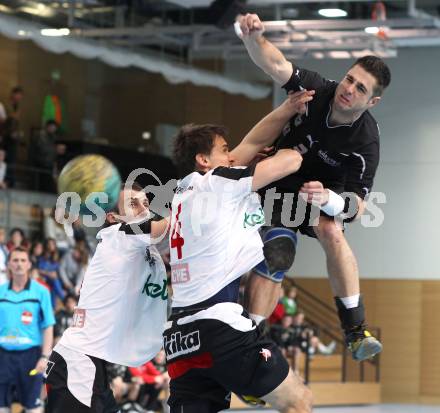 Handball Bundesliga. HC Kelag Kaernten gegen SC Ferlach. Josef Sourek (HCK), Daniel Plesej (SCF). Viktring, am 24.3.2012.
Foto: Kuess
---
pressefotos, pressefotografie, kuess, qs, qspictures, sport, bild, bilder, bilddatenbank