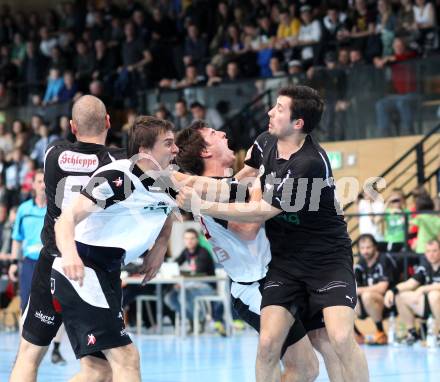 Handball Bundesliga. HC Kelag Kaernten gegen SC Ferlach. Josip Pecina (HCK), Daniel Plesej, Dean Pomorisac (SCF). Viktring, am 24.3.2012.
Foto: Kuess
---
pressefotos, pressefotografie, kuess, qs, qspictures, sport, bild, bilder, bilddatenbank