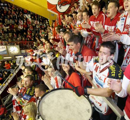 EBEL. Eishockey Bundesliga. KAC gegen EHC LIWEST Black Wings Linz. FANS. Klagenfurt, am 25.3.2012.
Foto: Kuess

---
pressefotos, pressefotografie, kuess, qs, qspictures, sport, bild, bilder, bilddatenbank