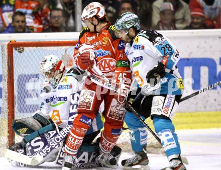 EBEL. Eishockey Bundesliga. KAC gegen EHC LIWEST Black Wings Linz. David Schuller,  (KAC), Alex Westlund, Mike Ouellette (Linz). Klagenfurt, am 25.3.2012.
Foto: Kuess

---
pressefotos, pressefotografie, kuess, qs, qspictures, sport, bild, bilder, bilddatenbank