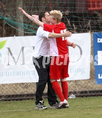 Fussball Regionalliga. SAK gegen Leoben. Torjubel Marco Pigneter, Trainer Bernhard Muhr  (Leoben). Klagenfurt, 24.3.2012.
Foto: Kuess
---
pressefotos, pressefotografie, kuess, qs, qspictures, sport, bild, bilder, bilddatenbank