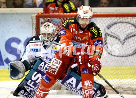 EBEL. Eishockey Bundesliga. KAC gegen EHC LIWEST Black Wings Linz. Christoph Brandner,  (KAC), Alex Westlund (Linz). Klagenfurt, am 25.3.2012.
Foto: Kuess

---
pressefotos, pressefotografie, kuess, qs, qspictures, sport, bild, bilder, bilddatenbank