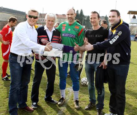 Fussball Regionalliga. SAK gegen Leoben. Marko Wieser, Alois Jagodic, Milan Oraze, Igor Ogris (SAK). Klagenfurt, 24.3.2012.
Foto: Kuess
---
pressefotos, pressefotografie, kuess, qs, qspictures, sport, bild, bilder, bilddatenbank