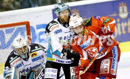 EBEL. Eishockey Bundesliga. KAC gegen EHC LIWEST Black Wings Linz. Dieter Kalt,  (KAC), Alex Westlund, Jan-Axel Alavaara (Linz). Klagenfurt, am 25.3.2012.
Foto: Kuess

---
pressefotos, pressefotografie, kuess, qs, qspictures, sport, bild, bilder, bilddatenbank