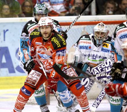 EBEL. Eishockey Bundesliga. KAC gegen EHC LIWEST Black Wings Linz. Tyler Spurgeon,  (KAC), Adrian Veideman, Alex Westlund (Linz). Klagenfurt, am 25.3.2012.
Foto: Kuess

---
pressefotos, pressefotografie, kuess, qs, qspictures, sport, bild, bilder, bilddatenbank