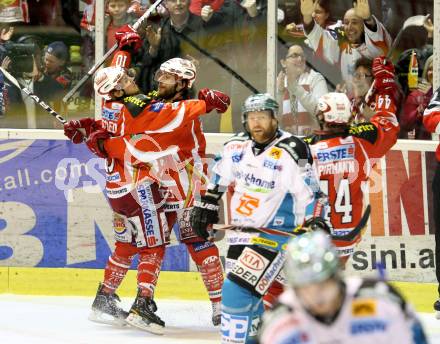 EBEL. Eishockey Bundesliga. KAC gegen EHC LIWEST Black Wings Linz. Jubel Tyler Spurgeon, Tyler Scofield (KAC). Klagenfurt, am 25.3.2012.
Foto: Kuess

---
pressefotos, pressefotografie, kuess, qs, qspictures, sport, bild, bilder, bilddatenbank