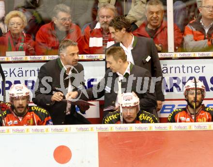 EBEL. Eishockey Bundesliga. KAC gegen EHC LIWEST Black Wings Linz. Gerald Ressmann, Christian Weber (KAC). Klagenfurt, am 25.3.2012.
Foto: Kuess

---
pressefotos, pressefotografie, kuess, qs, qspictures, sport, bild, bilder, bilddatenbank