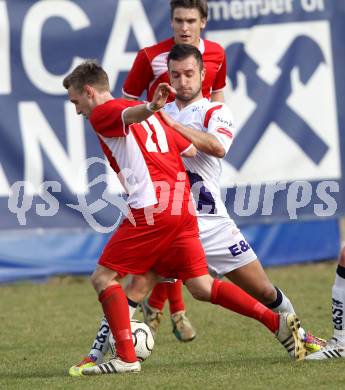 Fussball Regionalliga. SAK gegen Leoben. Murat Veliu, (SAK), Dominik Hackinger  (Leoben). Klagenfurt, 24.3.2012.
Foto: Kuess
---
pressefotos, pressefotografie, kuess, qs, qspictures, sport, bild, bilder, bilddatenbank