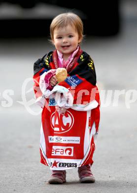 EBEL. Eishockey Bundesliga. KAC gegen EHC LIWEST Black Wings Linz. KAC Fan Emmilie. Klagenfurt, am 25.3.2012.
Foto: Kuess

---
pressefotos, pressefotografie, kuess, qs, qspictures, sport, bild, bilder, bilddatenbank