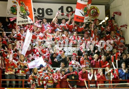 EBEL. Eishockey Bundesliga. KAC gegen EHC LIWEST Black Wings Linz. KAC Fanclub Stiege 19 Jubel. Klagenfurt, am 25.3.2012.
Foto: Kuess

---
pressefotos, pressefotografie, kuess, qs, qspictures, sport, bild, bilder, bilddatenbank