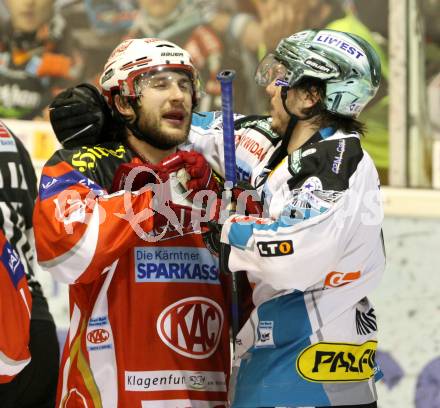 EBEL. Eishockey Bundesliga. KAC gegen EHC LIWEST Black Wings Linz. Tyler Spurgeon,  (KAC), Danny Irmen (Linz). Klagenfurt, am 25.3.2012.
Foto: Kuess

---
pressefotos, pressefotografie, kuess, qs, qspictures, sport, bild, bilder, bilddatenbank