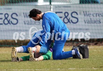 Fussball Regionalliga. SAK gegen Leoben.  Milan Oraze, Physiotherapeut (SAK). Klagenfurt, 24.3.2012.
Foto: Kuess
---
pressefotos, pressefotografie, kuess, qs, qspictures, sport, bild, bilder, bilddatenbank