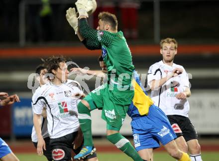 Fussball. Erste Liga.  WAC/St. Andrae gegen Vienna. Dario Baldauf,  (WAC), Thomas Dau (Vienna). Wolfsberg, 27.3.2012. 
Foto: Kuess

---
pressefotos, pressefotografie, kuess, qs, qspictures, sport, bild, bilder, bilddatenbank