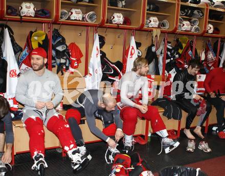 EBEL. Eishockey Bundesliga. Joseph Joey Tenute, Johannes Kirisits, Markus Pirmann, David Schuller (KAC). Klagenfurt, am 24.3.2012.
Foto: Kuess
---
pressefotos, pressefotografie, kuess, qs, qspictures, sport, bild, bilder, bilddatenbank