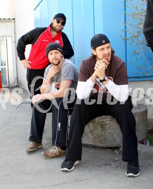 EBEL. Eishockey Bundesliga. KAC. Abfahrt nach Linz.  Lammers John, Reichel Johannes, Brandner Christoph. Klagenfurt, 27.3.2012
Foto: Kuess

---
pressefotos, pressefotografie, kuess, qs, qspictures, sport, bild, bilder, bilddatenbank