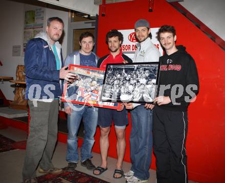 Eishockey. KAC. Dieter Graf-Neureiter (Mentaltrainer), Schuller David, Reichel Johannes, Brandner Christoph, Schellander Paul. Klagenfurt, 19.3.2012.
Foto: kuess
---
pressefotos, pressefotografie, kuess, qs, qspictures, sport, bild, bilder, bilddatenbank