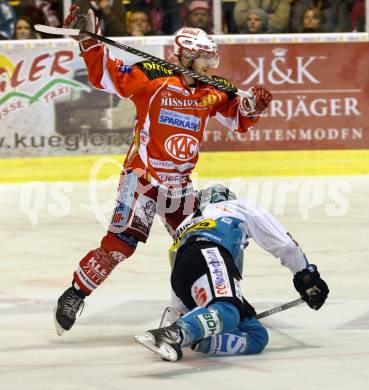 EBEL. Eishockey Bundesliga. KAC gegen EHC LIWEST Black Wings Linz. Herbert Ratz,  (KAC), Patrick Spannring (Linz). Klagenfurt, am 29.3.2012.
Foto: Kuess

---
pressefotos, pressefotografie, kuess, qs, qspictures, sport, bild, bilder, bilddatenbank