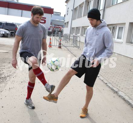 EBEL. Eishockey Bundesliga. Kirk Furey, Thomas Hundertpfund (KAC). Klagenfurt, am 24.3.2012.
Foto: Kuess
---
pressefotos, pressefotografie, kuess, qs, qspictures, sport, bild, bilder, bilddatenbank