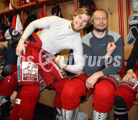 EBEL. Eishockey Bundesliga. Markus Pirmann, Mike Siklenka (KAC). Klagenfurt, am 24.3.2012.
Foto: Kuess
---
pressefotos, pressefotografie, kuess, qs, qspictures, sport, bild, bilder, bilddatenbank