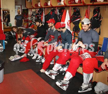 EBEL. Eishockey Bundesliga. Christoph Brandner, Raphael Herburger, Tomas Koch, Tyler Spurgeon (KAC). Klagenfurt, am 24.3.2012.
Foto: Kuess
---
pressefotos, pressefotografie, kuess, qs, qspictures, sport, bild, bilder, bilddatenbank