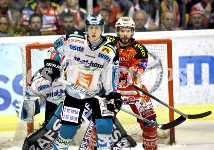 EBEL. Eishockey Bundesliga. KAC gegen EHC LIWEST Black Wings Linz. Thomas Koch,  (KAC), Robert Lukas (Linz). Klagenfurt, am 29.3.2012.
Foto: Kuess

---
pressefotos, pressefotografie, kuess, qs, qspictures, sport, bild, bilder, bilddatenbank