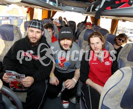 EBEL. Eishockey Bundesliga. KAC. Abfahrt nach Linz.   Tenute Joseph, Spurgeon Tyler, Scofield Tyler. Klagenfurt, 27.3.2012
Foto: Kuess

---
pressefotos, pressefotografie, kuess, qs, qspictures, sport, bild, bilder, bilddatenbank