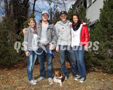Eishockey. KAC. Geier Manuel mit Freundin Miriam und Geier Stephan mit Freundin Verena. Klagenfurt, 12.3.2012.
Foto: Kuess
---
pressefotos, pressefotografie, kuess, qs, qspictures, sport, bild, bilder, bilddatenbank