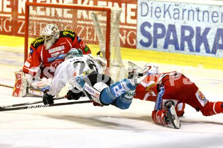 EBEL. Eishockey Bundesliga. KAC gegen EHC LIWEST Black Wings Linz. Andy Chiodo, Paul Schellander, (KAC),  Rob Hisey (Linz). Klagenfurt, am 29.3.2012.
Foto: Kuess

---
pressefotos, pressefotografie, kuess, qs, qspictures, sport, bild, bilder, bilddatenbank