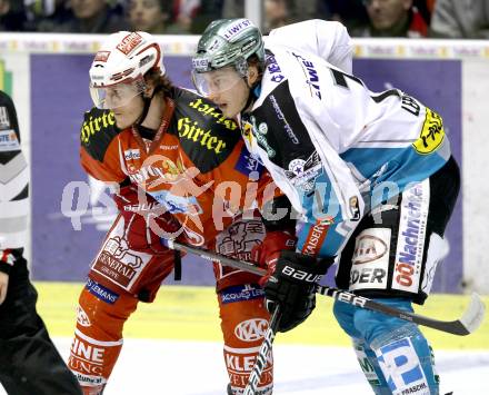 EBEL. Eishockey Bundesliga. KAC gegen EHC LIWEST Black Wings Linz. Stephan Geier, (KAC),  Brian Lebler (Linz). Klagenfurt, am 29.3.2012.
Foto: Kuess

---
pressefotos, pressefotografie, kuess, qs, qspictures, sport, bild, bilder, bilddatenbank