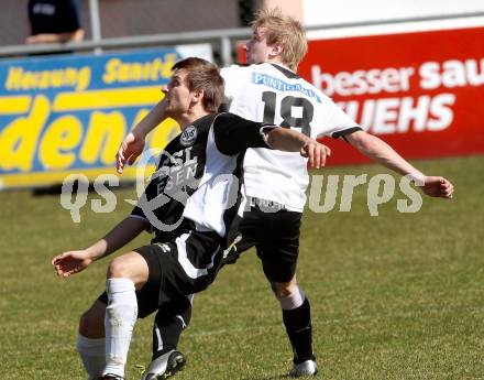 Fussball Kaerntner Liga. Bleiburg gegen Spittal/Drau. Stefan Klatzer, (Bleiburg), Manuel Plattner  (Spittal). Bleiburg, am 31.3.2012.
Foto: Kuess
---
pressefotos, pressefotografie, kuess, qs, qspictures, sport, bild, bilder, bilddatenbank