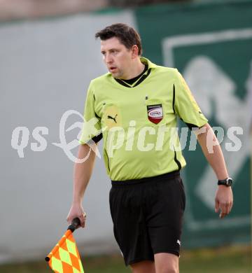 Fussball. Regionalliga. Treibach gegen Feldkirchen SV. Schiedsrichter Schellander Hannes. Treibach, 30.3.2012.
Foto: Kuess
---
pressefotos, pressefotografie, kuess, qs, qspictures, sport, bild, bilder, bilddatenbank