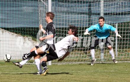 Fussball Kaerntner Liga. Bleiburg gegen Spittal/Drau. Roland Kollmann, (Bleiburg), Claus Neidhardt, Daniel Huber   (Spittal). Bleiburg, am 31.3.2012.
Foto: Kuess
---
pressefotos, pressefotografie, kuess, qs, qspictures, sport, bild, bilder, bilddatenbank