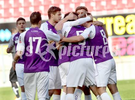 Fussball Regionalliga. SK Austria Klagenfurt gegen Sturm Graz Amateure. 
Torjubel Austria. Klagenfurt, 1.4.2012.
Foto: Kuess
---
pressefotos, pressefotografie, kuess, qs, qspictures, sport, bild, bilder, bilddatenbank