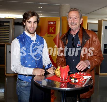 EBEL. Eishockey Bundesliga. Wahl zum Kaerntner Superstar. Martin Schumnig (KAC), Karl Nedwed. Klagenfurt, am 31.3.2012.
Foto: Kuess
---
pressefotos, pressefotografie, kuess, qs, qspictures, sport, bild, bilder, bilddatenbank