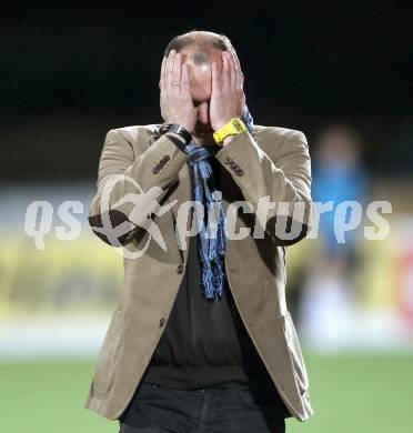 Fussball. Erste Liga.  WAC/St. Andrae gegen SKN St. Poelten. Trainer Martin Scherb (St. Poelten). Wolfsberg, 2.4.2012. 
Foto: Kuess

---
pressefotos, pressefotografie, kuess, qs, qspictures, sport, bild, bilder, bilddatenbank