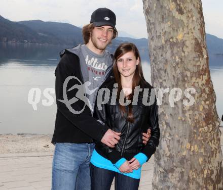 EBEL. Eishockey Bundesliga. KAC. Thomas Hundertpfund mit Freundin Melanie. Klagenfurt, 24.3.2012.
Foto: Kuess
---
pressefotos, pressefotografie, kuess, qs, qspictures, sport, bild, bilder, bilddatenbank