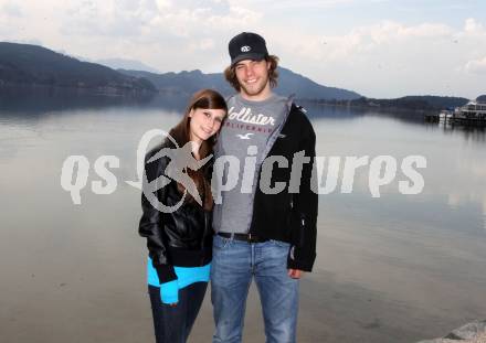 EBEL. Eishockey Bundesliga. KAC. Thomas Hundertpfund mit Freundin Melanie. Klagenfurt, 24.3.2012.
Foto: Kuess
---
pressefotos, pressefotografie, kuess, qs, qspictures, sport, bild, bilder, bilddatenbank