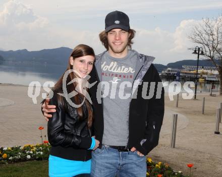 EBEL. Eishockey Bundesliga. KAC. Thomas Hundertpfund mit Freundin Melanie. Klagenfurt, 24.3.2012.
Foto: Kuess
---
pressefotos, pressefotografie, kuess, qs, qspictures, sport, bild, bilder, bilddatenbank