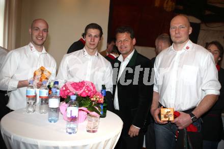 EBEL. Eishockey Bundesliga. Meisterschaftsabschlussfeier KAC. Herbert Ratz, Nikolaus Holzer, Buergermeister Christian Scheider, Mike Siklenka. Klagenfurt, am 4.4.2012.
Foto: Kuess
---
pressefotos, pressefotografie, kuess, qs, qspictures, sport, bild, bilder, bilddatenbank