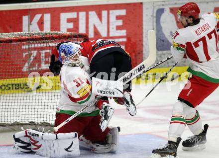 Eishockey Laenderspiel. Oesterreich gegen Weissrussland. Patrick Obrist, (Oesterreich), Andrei Mezin, alexander Kitarov  (Weissrussland). Klagenfurt, am 6.4.2012.
Foto: Kuess

---
pressefotos, pressefotografie, kuess, qs, qspictures, sport, bild, bilder, bilddatenbank