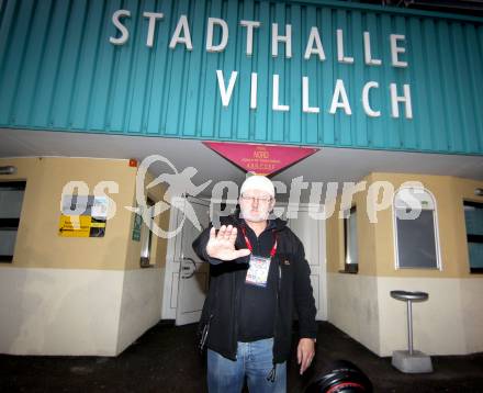 Eishockey Laenderspiel. Oesterreich gege Weissrussland. Ordner vor der Stadthalle Villach. Villach, 6.4.2012.
Foto: kuess
---
pressefotos, pressefotografie, kuess, qs, qspictures, sport, bild, bilder, bilddatenbank