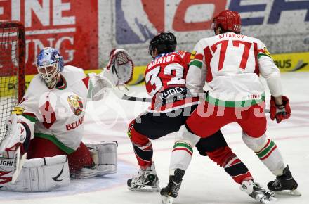 Eishockey Laenderspiel. Oesterreich gegen Weissrussland. Patrick Obrist, (Oesterreich), Andrei Mezin, alexander Kitarov (Weissrussland). Klagenfurt, am 6.4.2012.
Foto: Kuess

---
pressefotos, pressefotografie, kuess, qs, qspictures, sport, bild, bilder, bilddatenbank