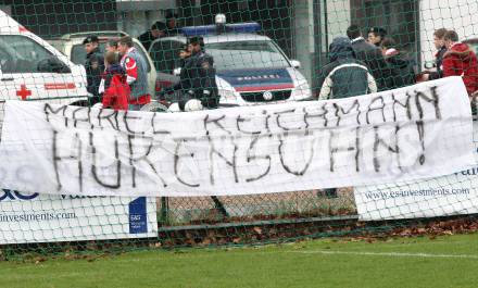Fussball Regionalliga. SAK gegen Vorwaerts Steyr. Transparent von Vorwaerts Steyr Fans. Klagenfurt, am 7.4.2012.
Foto: Kuess
---
pressefotos, pressefotografie, kuess, qs, qspictures, sport, bild, bilder, bilddatenbank