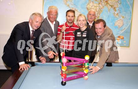Billard. LH Gerhard Doerfler, Reinhard Tellian, Albin Ouschan, Jasmin Ouschan. Klagenfurt, am 11.4.2012.
Foto: Kuess
---
pressefotos, pressefotografie, kuess, qs, qspictures, sport, bild, bilder, bilddatenbank
