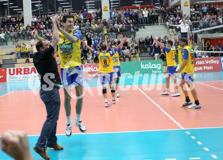 Volleyball. MEVZA. SK Aich/Dob gegen Hypo Tirol Volleyballteam. Jubel (Aich/Dob). Bleiburg, am 12.4.2012.
Foto: Kuess 


---
pressefotos, pressefotografie, kuess, qs, qspictures, sport, bild, bilder, bilddatenbank