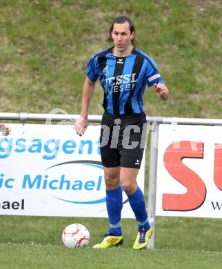 Fussball Kaerntner Liga. SG Drautal gegen SC Hermagor. Daniel Trupp, (SG Drautal). Feistritz/Drau, am 14.4.2012.
Foto: Kuess
---
pressefotos, pressefotografie, kuess, qs, qspictures, sport, bild, bilder, bilddatenbank