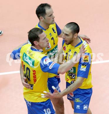 Volleyball. MEVZA. SK Aich/Dob gegen Hypo Tirol Volleyballteam. Jubel Nejc Pusnik, Allan Van De Loo, Stoyko Nenchev (Aich/Dob). Bleiburg, am 12.4.2012.
Foto: Kuess 


---
pressefotos, pressefotografie, kuess, qs, qspictures, sport, bild, bilder, bilddatenbank