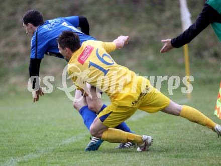 Fussball Kaerntner Liga. SG Drautal gegen SC Hermagor. Patrick Fina (Drautal), Pascal Wieser (Hermagor). Feistritz/Drau, am 14.4.2012.
Foto: Kuess
---
pressefotos, pressefotografie, kuess, qs, qspictures, sport, bild, bilder, bilddatenbank