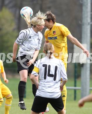 Fussball. OEFB Frauenliga. FC St. Veit Kaernten Frauen gegen ASV Simacek Spratzern. Nicole Descovich (St. Veit), Monika Matysova (Spratzern). Glanegg, am 15.4.2012.
Foto: Kuess
---
pressefotos, pressefotografie, kuess, qs, qspictures, sport, bild, bilder, bilddatenbank